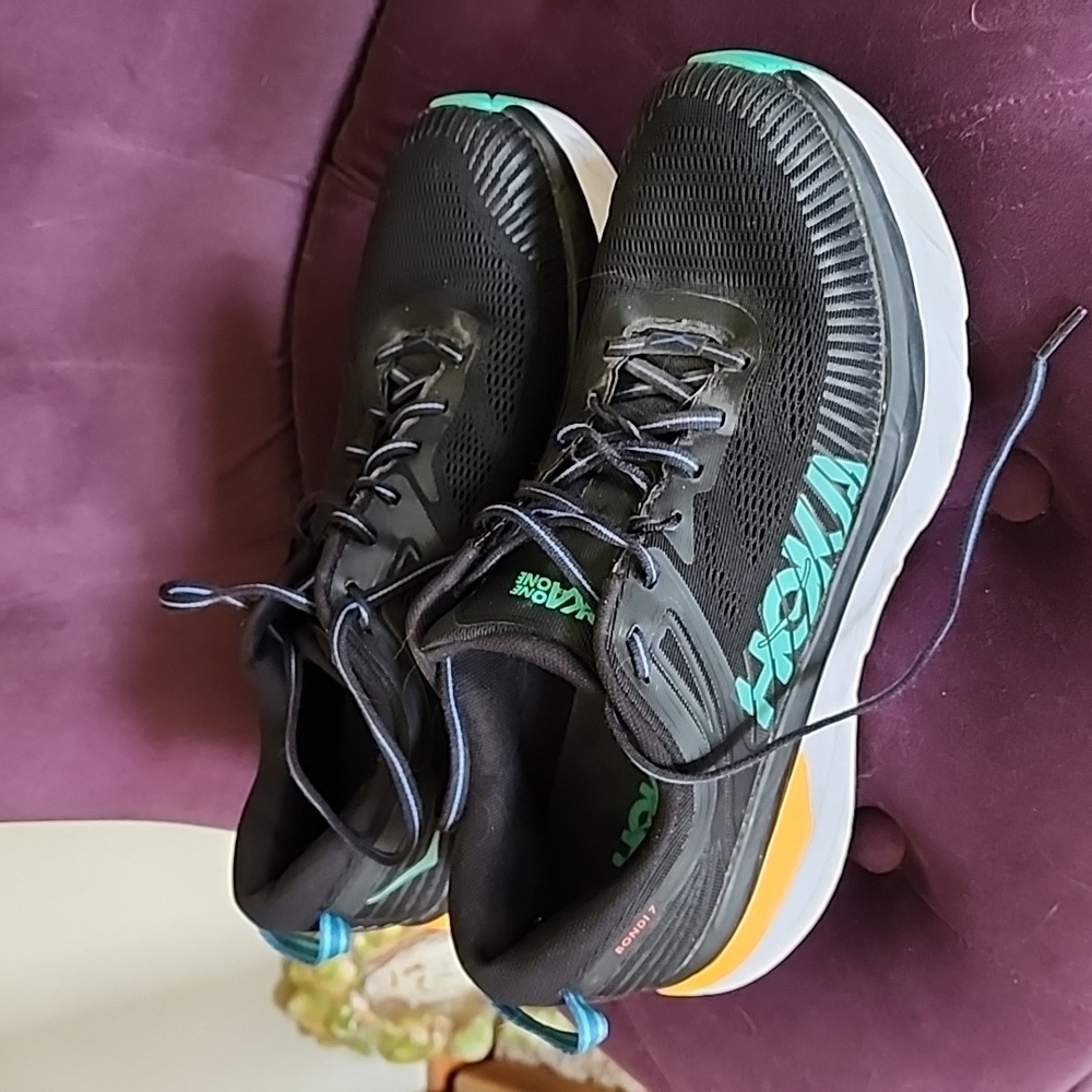Mens size 11 bondi Hoka tennis shoes.